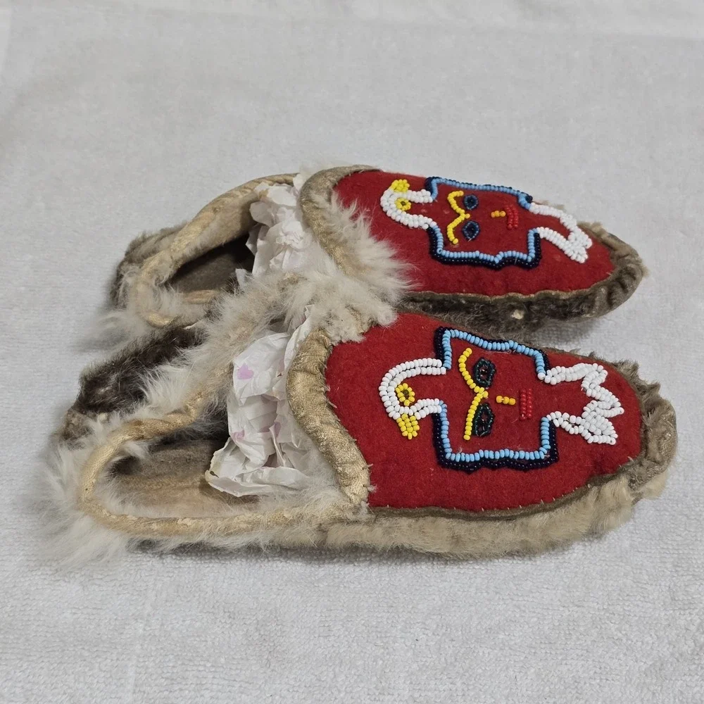VTG Native American Beaded Child Moccasins Size 1 Fur Lined Thunderbird Handmade